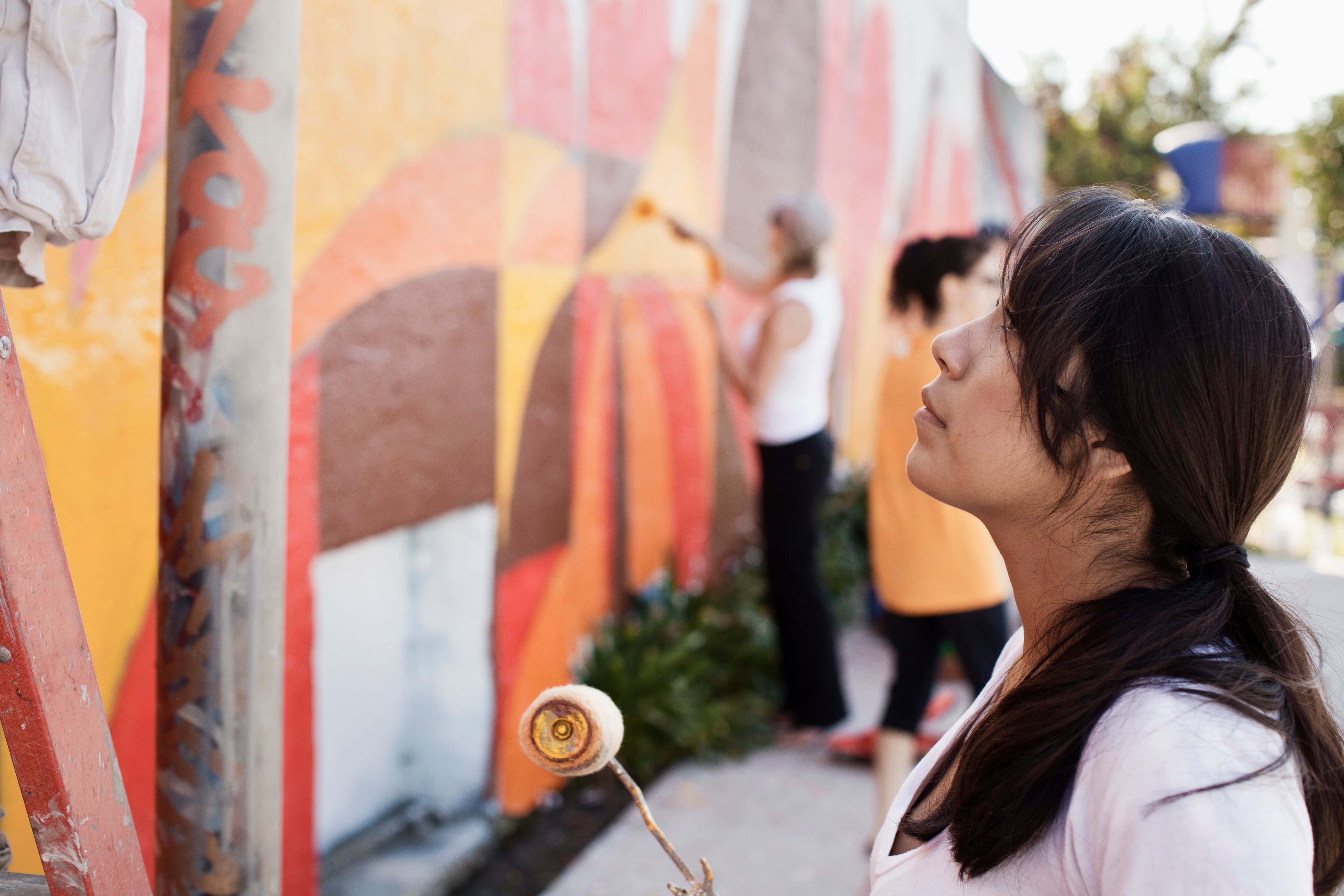 women painting