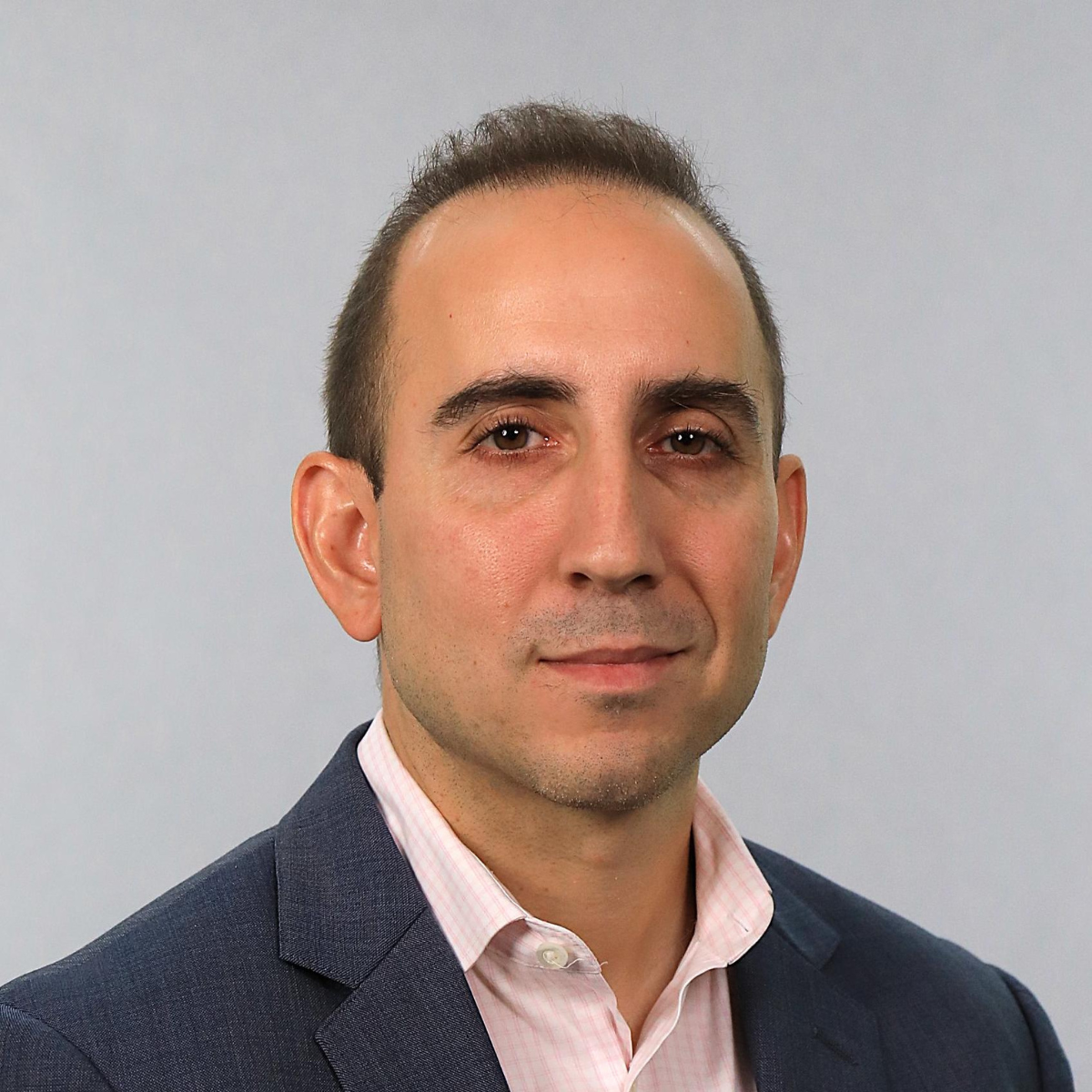 Alex Pape Headshot-1