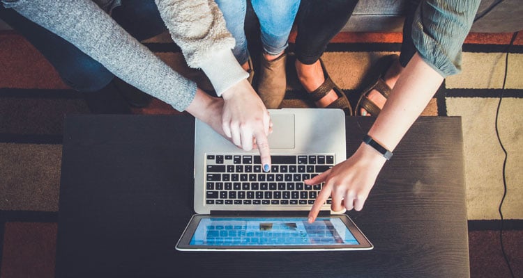 hands on laptop