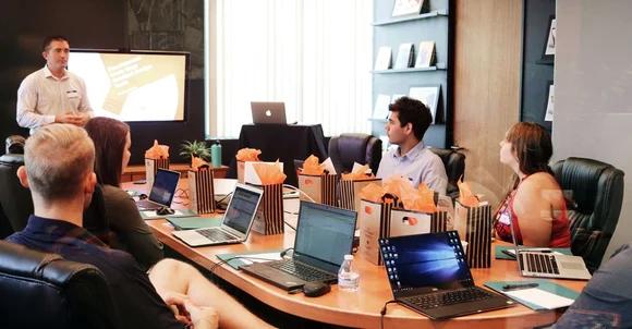 group of people discussing company value proposition important for recruiting